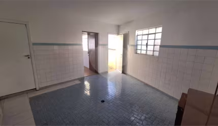 Casa assobrada para renda ou construção de Condomínio