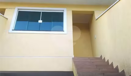 Sobrado novo de 3 quartos na Vila América
