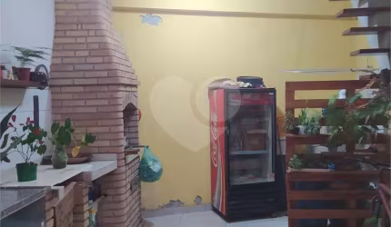 Sobrado com 4 suítes à venda na Vila América!