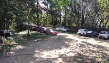 Terreno com 2 casas de 2 quartos e benfeitorias