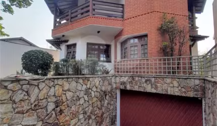 3 AMPLAS SUITES MAIS ECRITORIO MUITO VERDE E AMPLO QUINTAL
