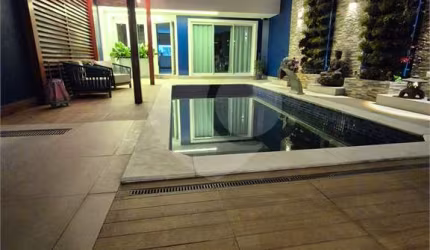 Lindo sobrado com 3 suítes e piscina