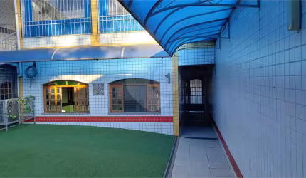 Prédio comercial com excelente localização à venda ou locação ao lado da Brás Leme.