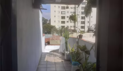 sobrado  de Vila em  santa teresinha com 2 dormitorios,  2 banheiros sala ampla  ,casa de vila,  não tem garagem