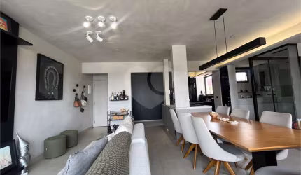 Apartamento Lindo e Reformado na Avenida Bras Leme !