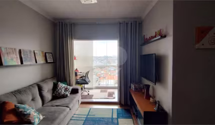 Apartamento com 3 dormitórios e vaga de garagem.