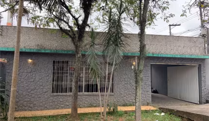 Casa de esquina a venda para moradia ou atividade comercial zoneamento ZCOR1