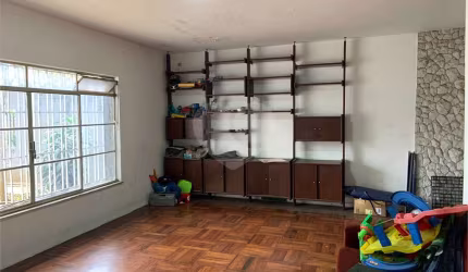 Casa de esquina a venda para moradia ou atividade comercial zoneamento ZCOR1