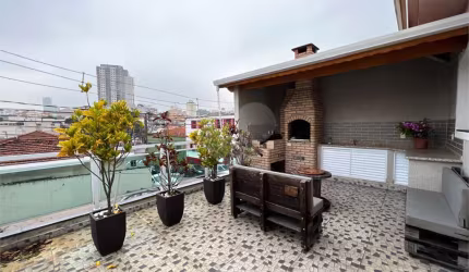 Casa assobradada à venda | 162 m² | 2 suítes | 2 vagas na Parada Inglesa!