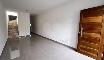Oportunidade Imperdível no Mandaqui – Sobrado Novo e Sofisticado!