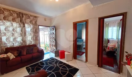 Casa Térrea de Esquina à Venda-Vila Medeiros-2 dormitórios,2 vagas de garagem, 175m² área construída