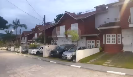 Condomínio fechado no bairro das palmas do Tremembé, 3 dormitórios, 2 com sacada e suíte e 2 vagas