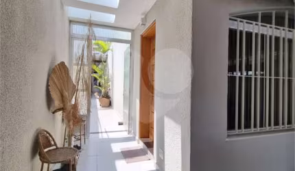 ESPAÇOSO SOBRADO NA VILA GUACÁ
