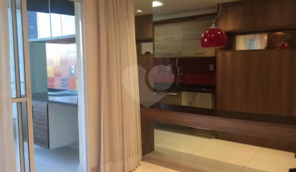Apartamento novo, habitado por apenas 2 anos, acabamento completo e excelente localização!!