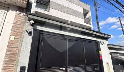 Sobrado no tucuruvi sendo três quartos sendo três suites e quatro vagas garagem