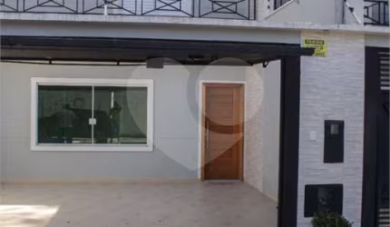 Sobrado na travessa da Av Jaçanã com 2 suítes e 2 vagas