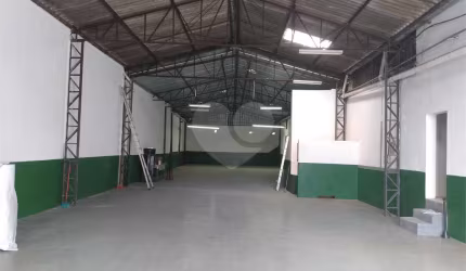 Galpão todo reformado com 445m² localizado na zona sul, entre Jardim da Saúde e Sacomã