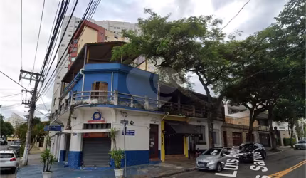 Imóvel Esquina 1 - com 219.20m2 de terreno e aprox 320m2 de construção. São 2 andares,