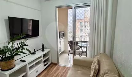 Apartamento na Av Santa Marina no bairro Água Branca