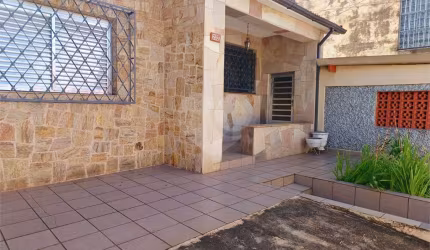 Casa charmosa-4 dormitórios. 1 suíte, 3 banheiros e 1 vaga de garagem - Vila Paulicéia