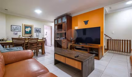 Casa Condominio Fechado, 3 dormitorios sendo 1 suite e 3 vagas de garagem.