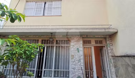 Sobrado à venda | 178 m2 | 2 dormitórios (1 suíte) | 3 vagas na Parada Inglesa!