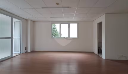 Sala comercial 41m² em prédio novo na Pompeia