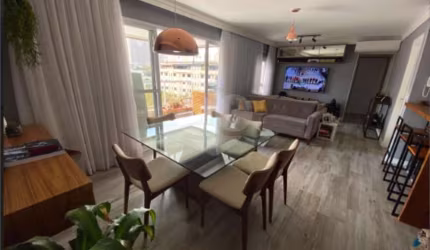 Real Parque Agradável apartamento com varanda na copa da árvore e na melhor prumada do edifício!!!