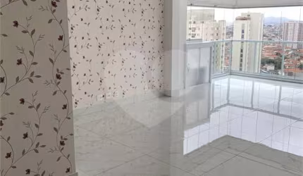 O apto tem 95 mts2, com sala integrada com a cozinha e varanda com churrasqueira; 2 dormitórios.