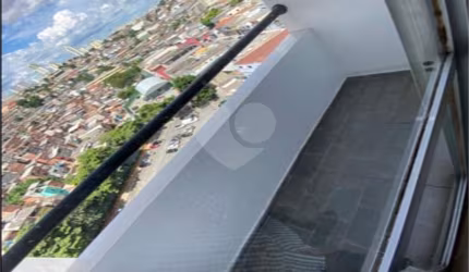 Apto com lazer na Av Parada Pinto