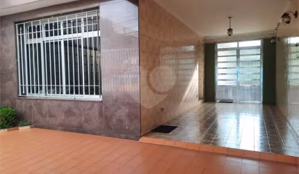 Ampla Casa no Jaraguá!