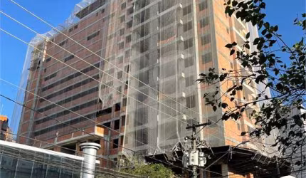 Salão Comercial com amplo estacionamento na Água Fria