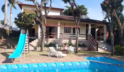 Casa à venda 250m² 3 suites na Serra da Cantareira.