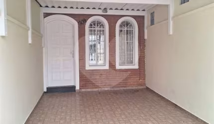 SOBRADO COM 02 VAGAS NA GARAGEM