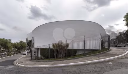 Predio Comercial de 411m² em Casa Verde