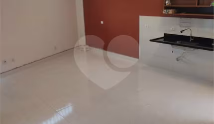 Sobrado em cond fechado, 2 vgs a 500 mt do metrô P. Inglesa.