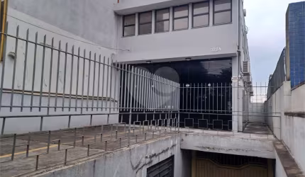 Prédio comercial, distribuídos em 4 pavimentos, total 8 salas e 7 banheiros