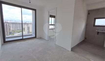 Imóvel 42m² com 2 quartos, sala com varanda envidraçada e lazer completo Campo Belo