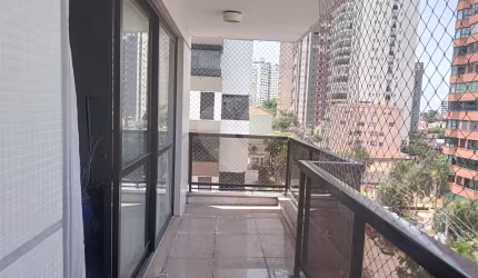Apartamento mobiliado para locação com 3 suítes e 3 vagas.