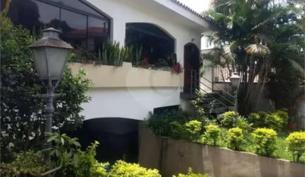 Casa para residência ou serviços. Excelente localização!