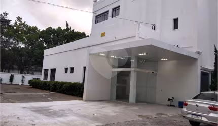 Prédio Comercial na Barra Funda, próximo à Marginal Tietê