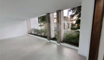 Aluga-se um lindo Sobrado Comercial na região de Moema!!