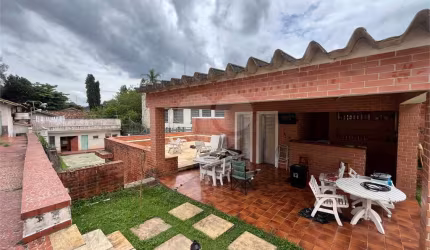 Casa Antiga - Terreno -Área