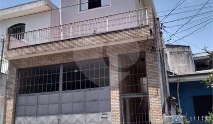 Sobrado 3 Dormitórios 1 Suíte 8 Vagas de Garagem