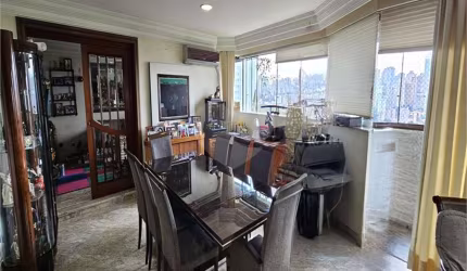 Apartamento à Venda na Aclimação com 250 m2