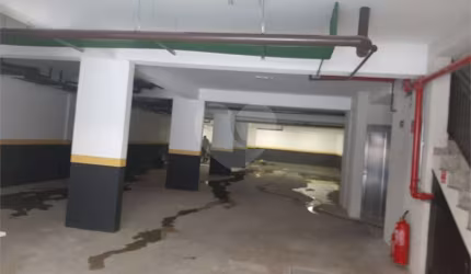 Apartamento COBERTURA com 87m2, 3 quartos, banheiro, sala, cozinha, quintal e 1 vaga