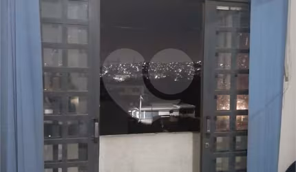 Vendo excelente sobrado de 4 lajes com 4 casas para residencia ou investimento