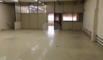SOBRADO COMERCIAL A VENDA A 1 QUARTEIRÃO DA AV. BRÁS LEME - AT = 10X50 E AU = 1500M2