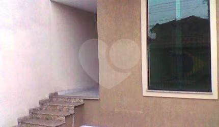 Casa com 3 quartos, 1 suíte.