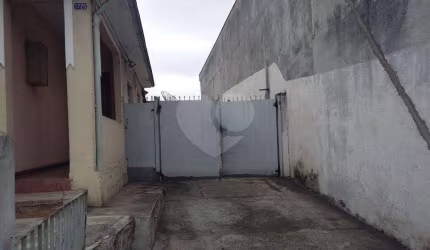 CASA COM 4 MORADIAS A VENDA NA AV. IMIRIM - TOTAL DE 7 DORMS E 8 VAGAS DE GARAGEM